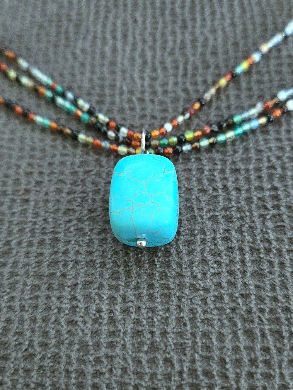 Triple3️⃣ Strand Glass🪟 Bead Necklace with Turquouise🩵 Pendant - Picture 4 of 16